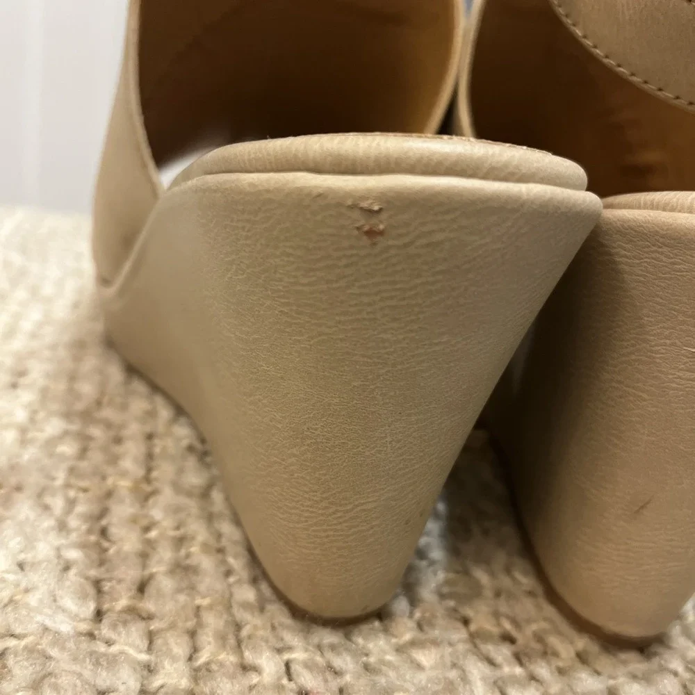 BORN b.o.c Women's Sophie Platform Wedge‎ Mule Size 10 M Beige Tan